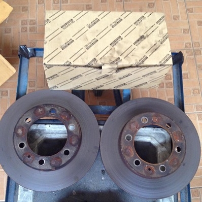 คู่ละ 2200 ชุดจานเบรค FORTUNER ตัวแรก หนาๆไม่มีรอยไม่คด ถอดออกเพราะอัพไซส์