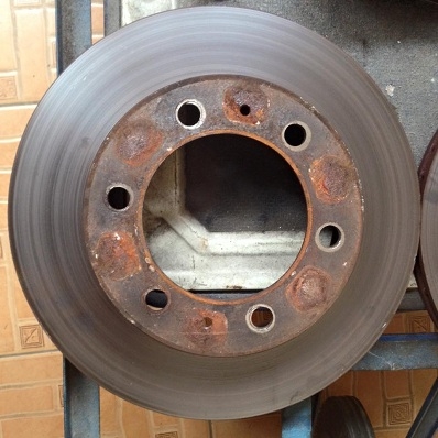 คู่ละ 2200 ชุดจานเบรค FORTUNER ตัวแรก หนาๆไม่มีรอยไม่คด ถอดออกเพราะอัพไซส์