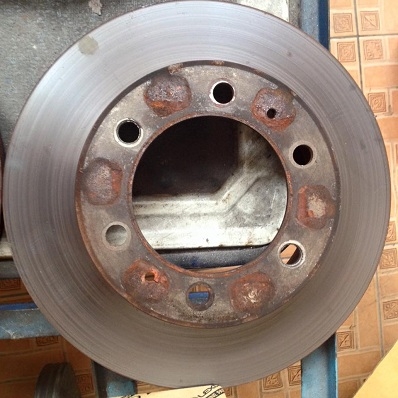 คู่ละ 2200 ชุดจานเบรค FORTUNER ตัวแรก หนาๆไม่มีรอยไม่คด ถอดออกเพราะอัพไซส์