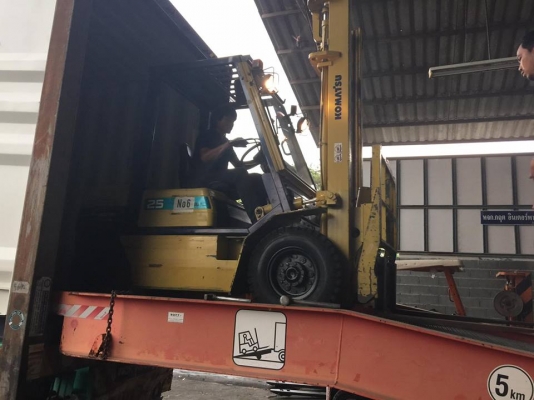 ขาย ฟอล์คลิฟต์ KOMATSU FD25-11  รถนอก ดีเซล  เสา 4 เมตร งาฮิ้งฟอล์ค  สภาพสวยพร้อมใช้งาน