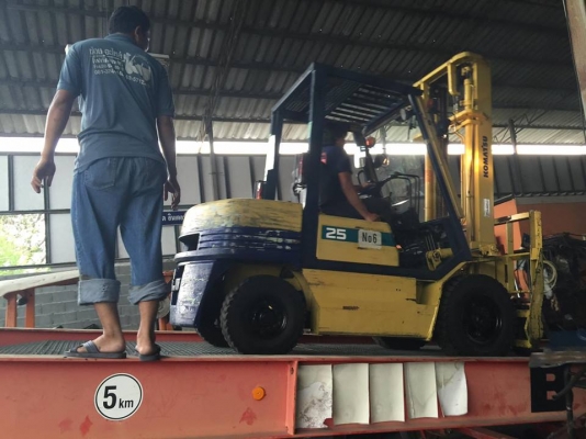 ขาย ฟอล์คลิฟต์ KOMATSU FD25-11  รถนอก ดีเซล  เสา 4 เมตร งาฮิ้งฟอล์ค  สภาพสวยพร้อมใช้งาน