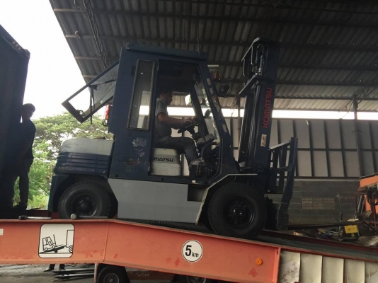 ฟอล์คลิฟต์ 2.5 ตัน KOMATSU FD25-11 รถเก่าญี่ปุ่น ดีเซล เสา 4 เมตร งาฮิ้ง กระดก-เท ฟอล์คลิฟต์ 2.5 ตัน KOMATSU FD25-11 รถเก่าญี่ปุ่น ดีเซล เสา 4 เมตร งาฮิ้ง กระดก-เท