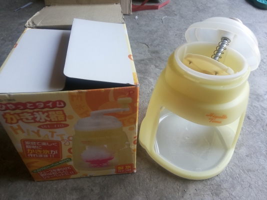 เครื่องปั่นน้ำแข็งไสแบบใช้มือหมุนของใหม่จากญี่ปุ่น วัสดุเกรดใช้กับอาหาร ทนร้อนทนเย็น