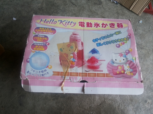 เครื่องปั่นน้ำแข็งใสรูปคิตตี้ให้เป็นเกร็ดๆ เพื่อทำน้ำแข็งไสใช้ไฟ 100 V. เป็นของใหม่