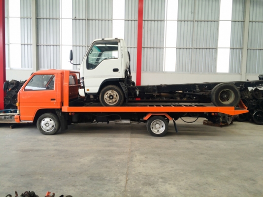 รถสไลด์ ISUZU คันนี้ สภาพสวยมาก จอดขายที่เซียงกงสระบุรี