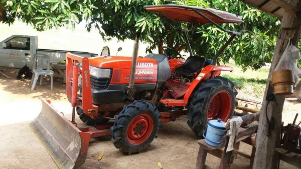 ขายรถไถคูโบต้า  L34 DI   ราคาเพียง 200,000 พร้อมอุปกรณ์ 3 ชิ้น โทรด่วนเลยครับ  สภาพสวยมากพร้อมใช้ ต่อรองได้ครับ