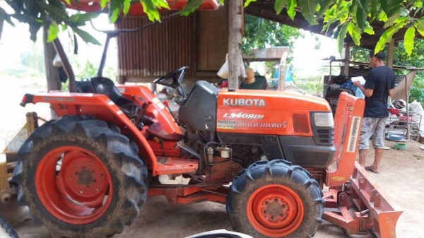 ขายรถไถคูโบต้า  L34 DI   ราคาเพียง 200,000 พร้อมอุปกรณ์ 3 ชิ้น โทรด่วนเลยครับ  สภาพสวยมากพร้อมใช้ ต่อรองได้ครับ