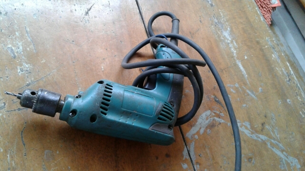 สว่าน makita