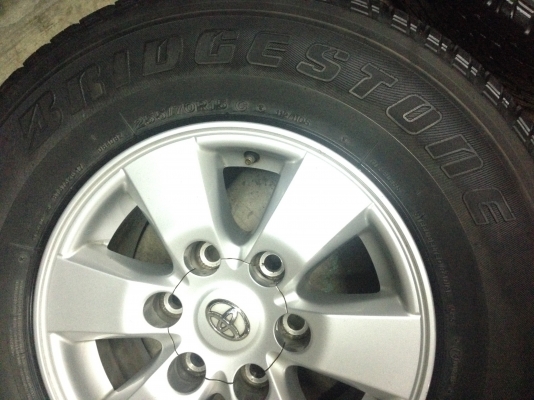 แม็ก Toyota VIGO PRERUNER พร้อมยาง 255-70-15 แม็ก Toyota VIGO PRERUNER พร้อมยาง 255-70-15