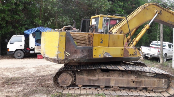 Komatsu Pc200-3 เครื่องดี ปั๊มแรงโซ่หนา รถพร้อมใช้ ราคา 380,000 บาทติดต่อสุขุม0872836792