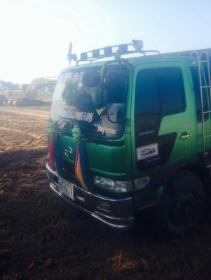 หกล้อดั้มhino