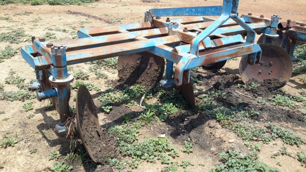 ขายผานโอบร่องมันสำปะหรังแบบร่องคู่