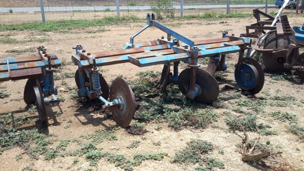 ขายผานโอบร่องมันสำปะหรังแบบร่องคู่