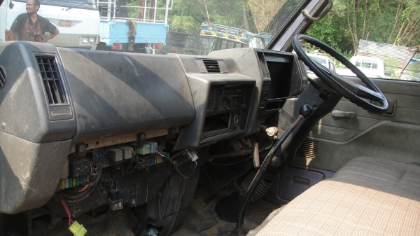 ISUZU NKR 6ล้อช่วงสั้น เครื่อง4BE1ฝาดำ(110แรง)เครื่องแน่น เพาเวอร์ รถพร้อมใช้ ราคาถูก