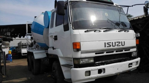 ขายรถ10ล้อ โม่ปูน2เพลา โม่7คิว เครื่อง275แรง พาวเวอร์ เบรกจิ๊ฟฟี่ สภาพพร้อมใช้งาน เอกสารพร้อมโอน สนใจโทร 090-8588220คุณนะ 093-3258446คุณบิว หรือเข้าดูสินค้าอื่นๆได้ที่ www.narong2truck.com หรือ www.truck.in.th/498 หรือเพจFacebook ณรงค์ ซื้อขายรถมือสอง (เว