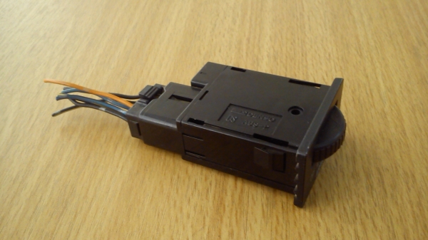 สวิตช์ AIRPURIFER แนวนอน แบบมีขอบด้านหน้า ของTOYOTA สวิตช์ AIRPURIFER แนวนอน แบบมีขอบด้านหน้า ของTOYOTA