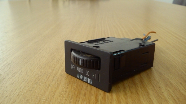 สวิตช์ AIRPURIFER แนวนอน แบบมีขอบด้านหน้า ของTOYOTA สวิตช์ AIRPURIFER แนวนอน แบบมีขอบด้านหน้า ของTOYOTA