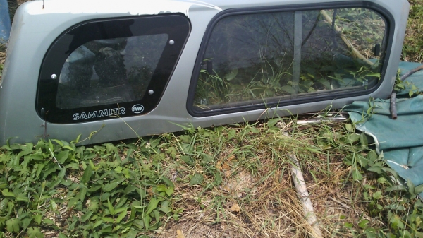 หลังคาแท้ สามมิตร