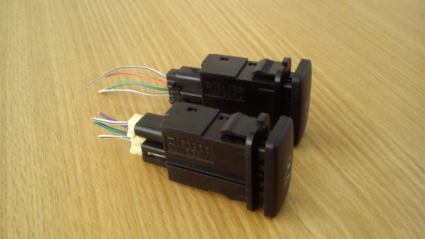 สวิตช์ ประตู และ สวิตช์ ROOM ของรถ TOYOTA