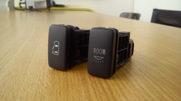 สวิตช์ ประตู และ สวิตช์ ROOM ของรถ TOYOTA