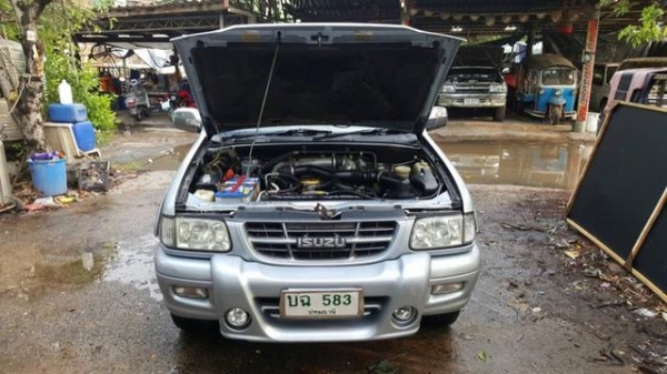 2000 Isuzu 2.8 Ls 4WD กระจกไฟฟ้า เกียร์ธรรมดารถสวยไม่มีชน