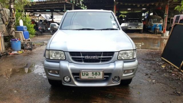 2000 Isuzu 2.8 Ls 4WD กระจกไฟฟ้า เกียร์ธรรมดารถสวยไม่มีชน