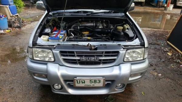2000 Isuzu 2.8 Ls 4WD กระจกไฟฟ้า เกียร์ธรรมดารถสวยไม่มีชน