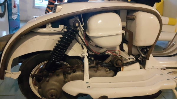 ขาย Lam2 เครื่องอิตาลี บอดี้เป็นอิตาลีแทบทั้งคัน แต่เฟรมมีเชื่อมมาไม่แน่ใจว่าอินเดียหรือเปล่า