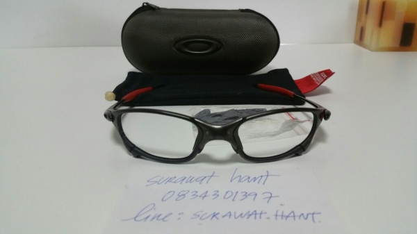 ขาย oakley juliet ducati black limited edition ของแท้นะครับ ซื้อมาจาก usa ไม่มีเลนส์กันแดดครับ
สามารถเอาไปตัดเลนส์สายตาได้ครับ

แถม ear and nose pad อีกชุด สีดำ

0834301397
Line: surawat.hant