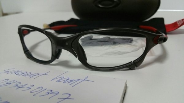 ขาย oakley juliet ducati black limited edition ของแท้นะครับ ซื้อมาจาก usa ไม่มีเลนส์กันแดดครับ
สามารถเอาไปตัดเลนส์สายตาได้ครับ

แถม ear and nose pad อีกชุด สีดำ

0834301397
Line: surawat.hant