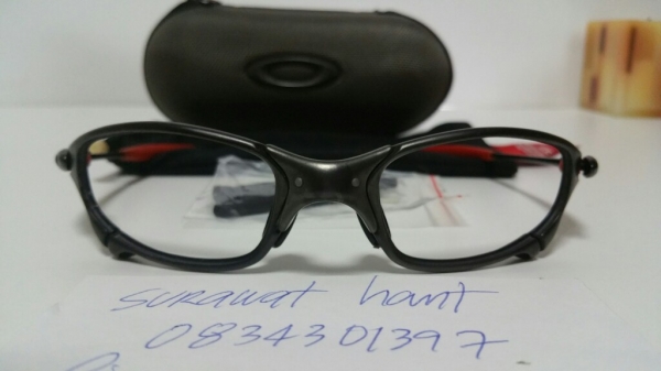 ขาย oakley juliet ducati black limited edition ของแท้นะครับ ซื้อมาจาก usa ไม่มีเลนส์กันแดดครับ
สามารถเอาไปตัดเลนส์สายตาได้ครับ

แถม ear and nose pad อีกชุด สีดำ

0834301397
Line: surawat.hant