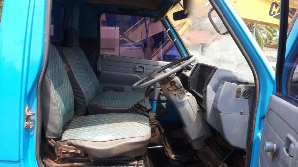 รถอีซูซุ 6 ล้อ พื้นเรียบ 115 แรงม้า.    สนใจติดต่อ  081 - 6079515