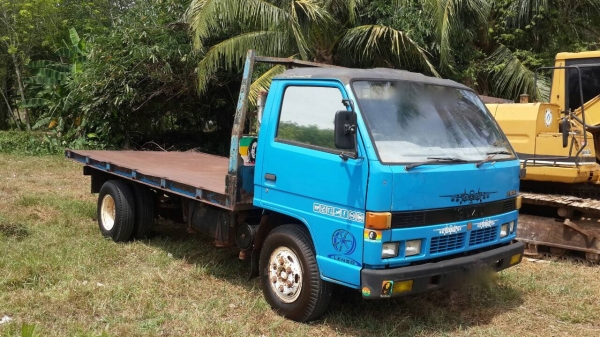 รถอีซูซุ 6 ล้อ พื้นเรียบ 115 แรงม้า.    สนใจติดต่อ  081 - 6079515