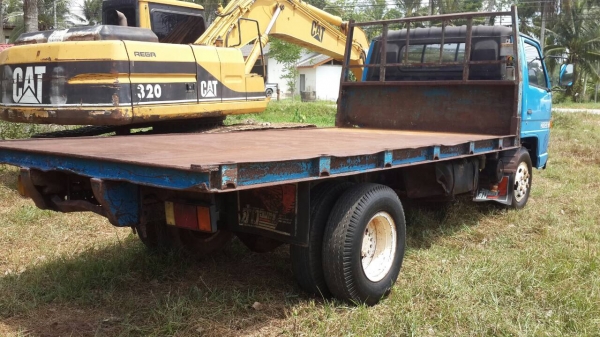 รถอีซูซุ 6 ล้อ พื้นเรียบ 115 แรงม้า.    สนใจติดต่อ  081 - 6079515