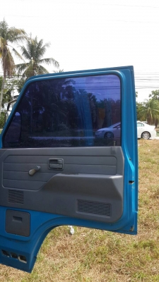 รถอีซูซุ 6 ล้อ พื้นเรียบ 115 แรงม้า.    สนใจติดต่อ  081 - 6079515