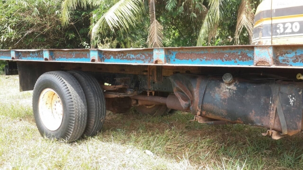 รถอีซูซุ 6 ล้อ พื้นเรียบ 115 แรงม้า.    สนใจติดต่อ  081 - 6079515