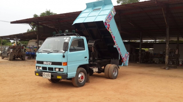 ขออนุญาติขาย 6ล้อดั้ม ISUZU 110 แรงเอกสารพร้อมโอนราคา 300000 สนใจติดต่อ  ช่างดำ  0853224877-0988930465