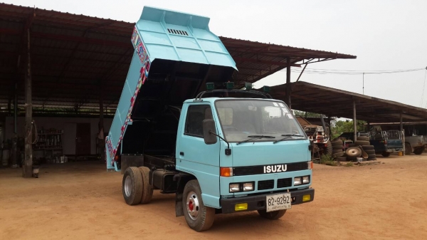 ขออนุญาติขาย 6ล้อดั้ม ISUZU 110 แรงเอกสารพร้อมโอนราคา 300000 สนใจติดต่อ  ช่างดำ  0853224877-0988930465