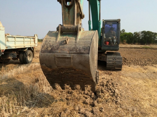 ขออนุญาติขาย SK200YN11 ชั่วโมง 9000กว่าเอกสารอินวอยพร้อมใช้งานตามสภาพราคา  1550000 สนใจติดต่อ  ช่างดำ  0853224877-0988930465