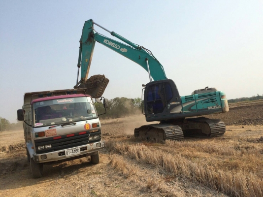 ขออนุญาติขาย SK200YN11 ชั่วโมง 9000กว่าเอกสารอินวอยพร้อมใช้งานตามสภาพราคา  1550000 สนใจติดต่อ  ช่างดำ  0853224877-0988930465