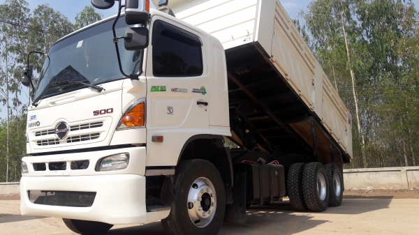 ขาย  HINO MEGA  344  ปี 56  รถสวย สภาพ90 \% วิ่งน้อย ครับ  แม่เดี่ยว 8หมื่นกิโล สภาพรถเหมือนรถใหม่ รับประกันว่าเหมือนรถใหม่เลยครับ