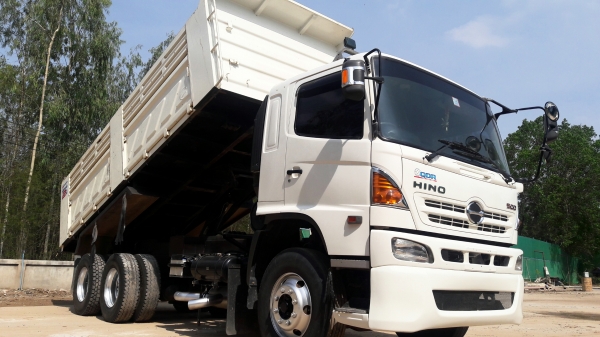 ขาย  HINO MEGA  344  ปี 56  รถสวย สภาพ90 \% วิ่งน้อย ครับ  แม่เดี่ยว 8หมื่นกิโล สภาพรถเหมือนรถใหม่ รับประกันว่าเหมือนรถใหม่เลยครับ