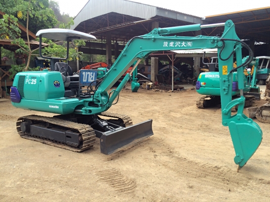 ขายรถขุดKOMATSU PC25-รุ่น7(พร้อมลายหัวกระแทก)เก่านอกแท้ญี่ปุ่นเอกสารนำเข้าอินวอย-สัญญาซื้อขายทางร้านออกให้(ไม่เคยใช้งานในไทยคับ)