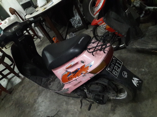 HONDA DIO AF18 สภาพเก่าญี่ปุ่น นั่นคือเดิมๆสีเดิม เคยใช้ขี่เรียน ศิลปกร คับ HONDA DIO AF18 สภาพเก่าญี่ปุ่น นั่นคือเดิมๆสีเดิม เคยใช้ขี่เรียน ศิลปกร คับ
