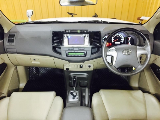 Toyota Fortuner วิ่งน้อย สีขาว สภาพอย่างเทพคะ โคตรสวย บอกเลย