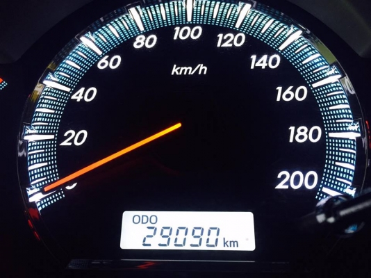 Toyota Fortuner วิ่งน้อย สีขาว สภาพอย่างเทพคะ โคตรสวย บอกเลย