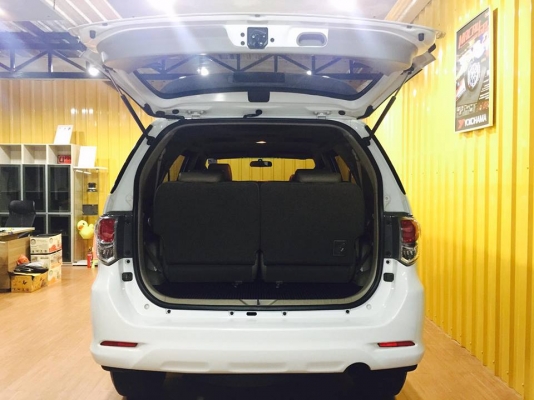 Toyota Fortuner วิ่งน้อย สีขาว สภาพอย่างเทพคะ โคตรสวย บอกเลย