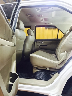 Toyota Fortuner วิ่งน้อย สีขาว สภาพอย่างเทพคะ โคตรสวย บอกเลย