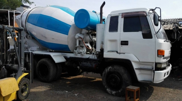 ขออนุญาติขาย รถโม่ปู่น ISUZU275แรงพร้อมใช้งานพร้อมโอนสองเพลา ราคา 730000 สนใจติดต่อ  ช่างดำ  0853224877-0988930465