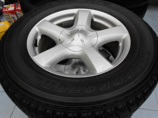 ล้อแม็ก Isuzu D-Max ขอบ 17 พร้อมยาง Bridgestone 255/65/17 ผลิตปี 2013 /เทิร์นได้ ใส่ฟรีค่ะ